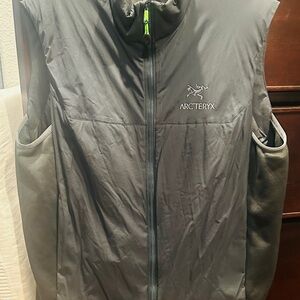 Arc'teryx Men's Atom Dark Green Vest Jacket